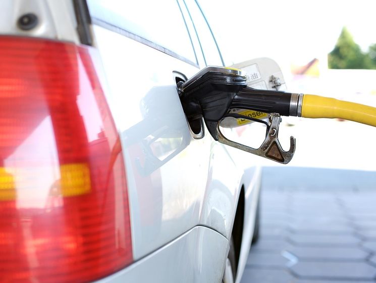 У Росії бензин став коштувати дорожче, ніж у США – Bloomberg 