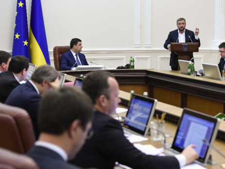 Заседание Кабмина началось с минуты молчания в память о жертвах Чернобыльской катастрофы