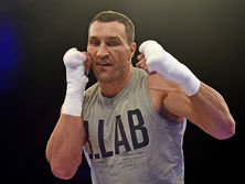 Кличко і Джошуа провели відкриті тренування перед поєдинком. Фоторепортаж