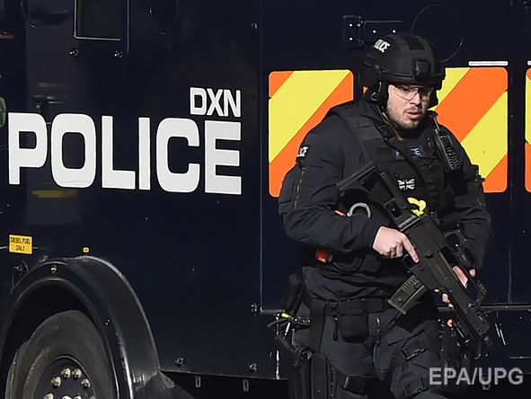 У Лондоні заарештували чотирьох підозрюваних у підготовці теракту та поранили дівчину