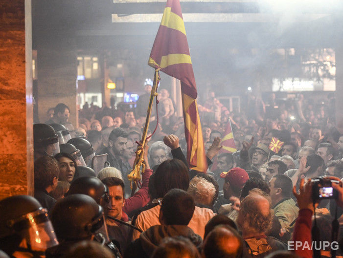 У Македонії прихильники колишнього прем'єра увірвалися до парламенту. Відео