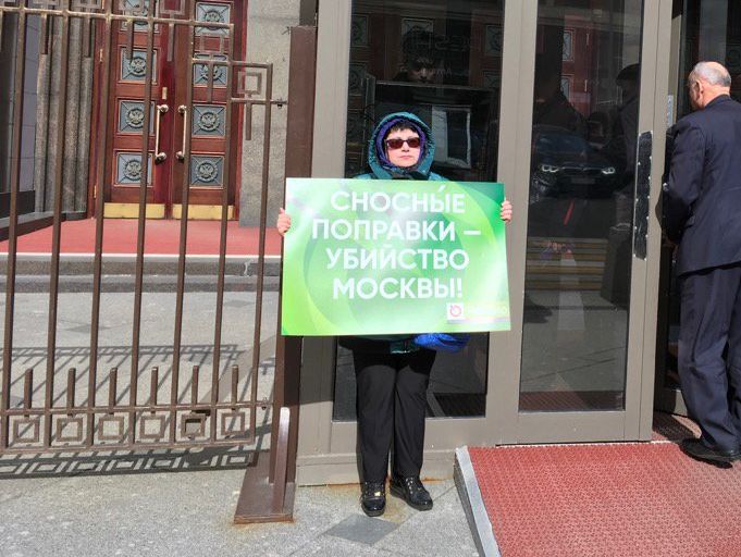 Активістці "Яблока" Федоровій стріляли по вікнах і приносили до квартири бутафорську труну – керівник відділення партії в Москві