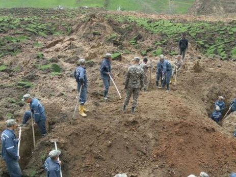 В Кыргызстане объявили траур после гибели людей из-за оползня