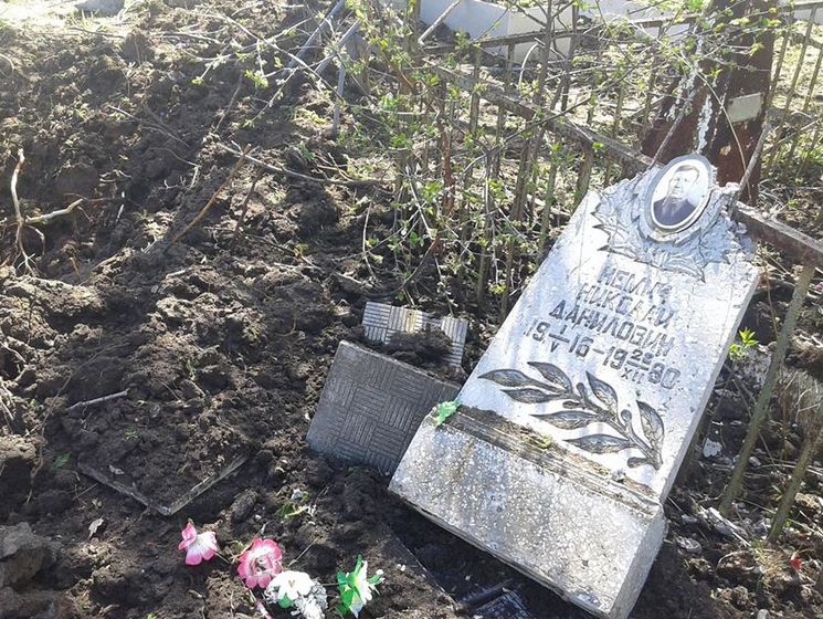 Бойовики обстріляли з "Градів" кладовище в Попасній, зруйноване 21 поховання – поліція