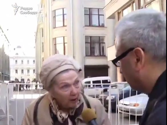 81-річна учасниця антипутінської акції: ОМОНівець як дав мені кулаком під серце, я аж задихнулася. Відео