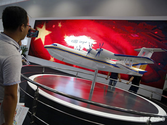 Найбільший у світі літак-амфібія пройшов наземні випробування в Китаї