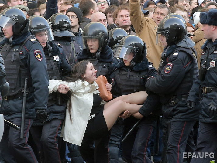 Путин: В ЕС применяют слезоточивый газ и дубинки для разгона демонстрантов. У нас пока этого не потребовалось