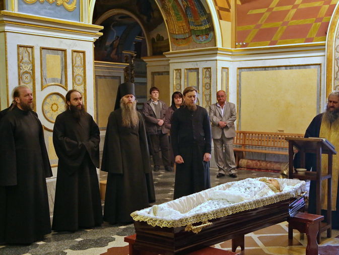 Сьогодні пройдуть відспівування і похорон Бориса Олійника
