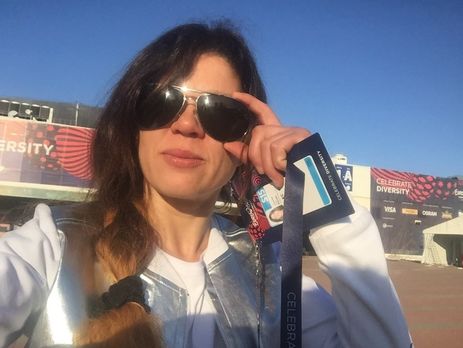 Руслана на самокате проехала по МВЦ перед 