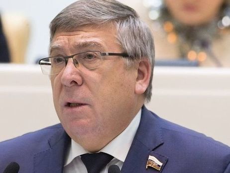 Для легализации труда в России хотят запретить гражданам трудоспособного возраста выезжать за границу