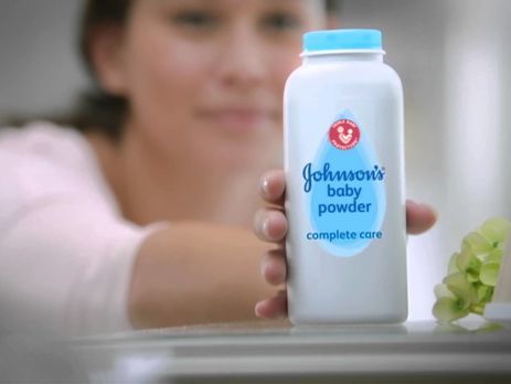 Суд обязал Johnson & Johnson выплатить $110 млн заболевшей раком женщине