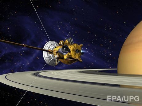 NASA показало політ зонда Cassini між Сатурном і його кільцями