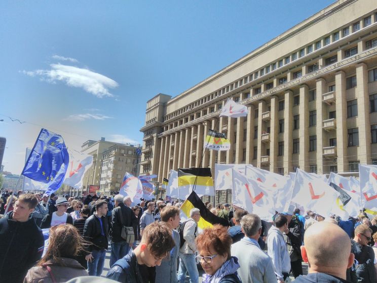 В Москве проходит акция оппозиции в годовщину событий на Болотной площади, полиция насчитала около тысячи участников
