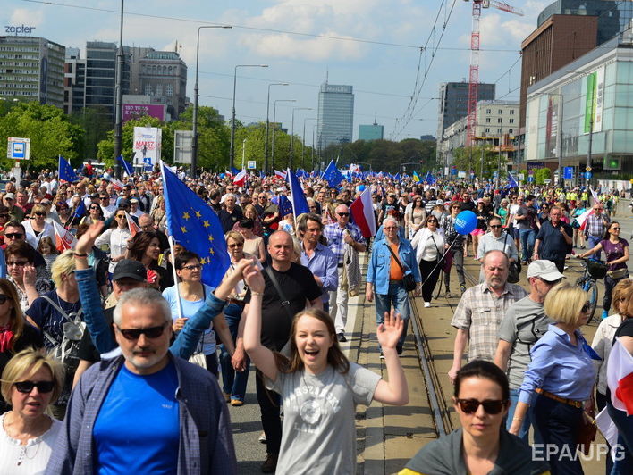 В Варшаве проходит "Марш свободы", организованный оппозиционными силами