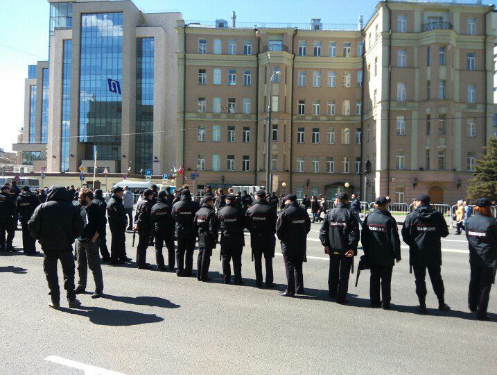 На Болотній площі в Москві почалися затримання активістів