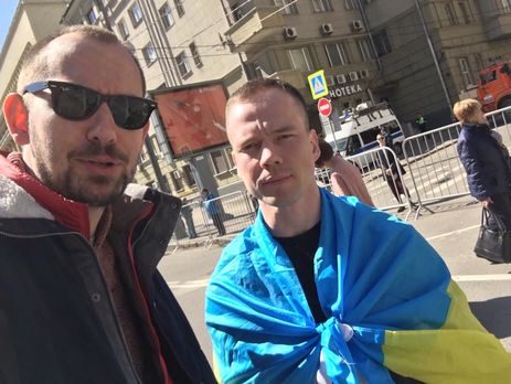 Дадин пришел на акцию на Болотной площади с флагом Украины