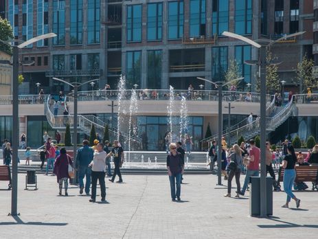 В Киеве после реконструкции открыли наземную часть Почтовой площади