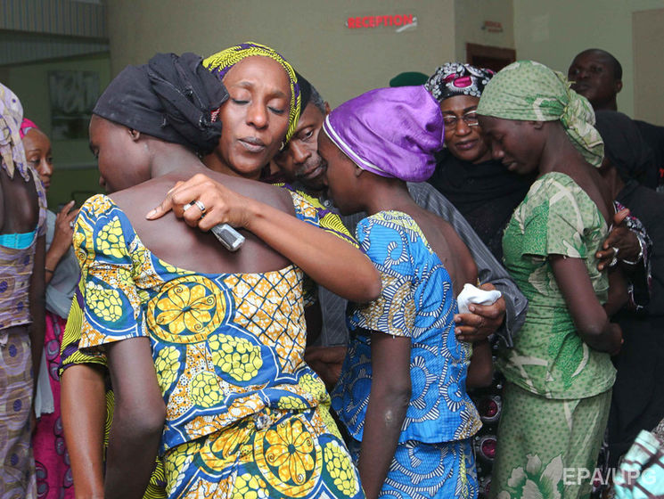 Из плена террористов "Боко Харам" освободили 82 девочек, которых похитили три года назад