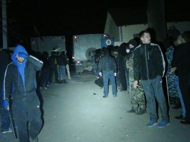 Советник Авакова: Милиция отпустила 25 из 63 задержанных за штурм воинской части в Мариуполе
