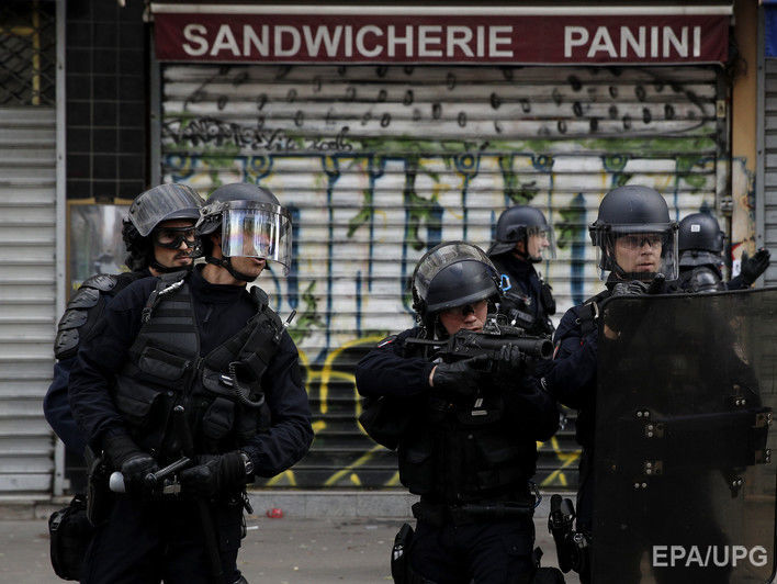Во Франции арестованы девять человек, протестовавших против избрания Макрона президентом