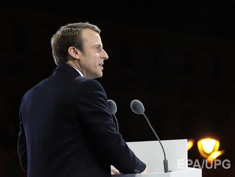 Макрон покинул пост председателя партии 