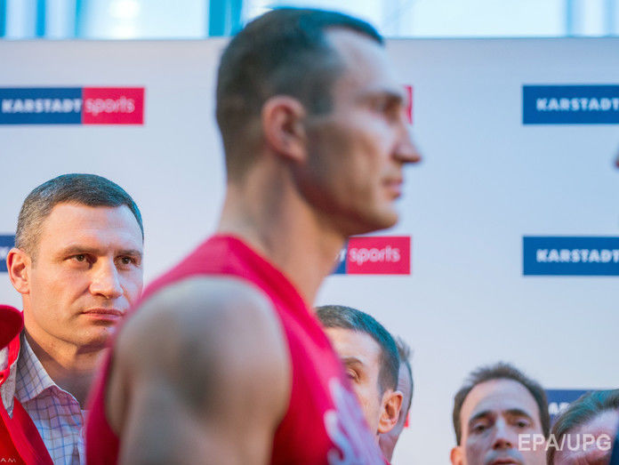 Джошуа едва не подрался с Виталием Кличко после боя с Владимиром – промоутер британца