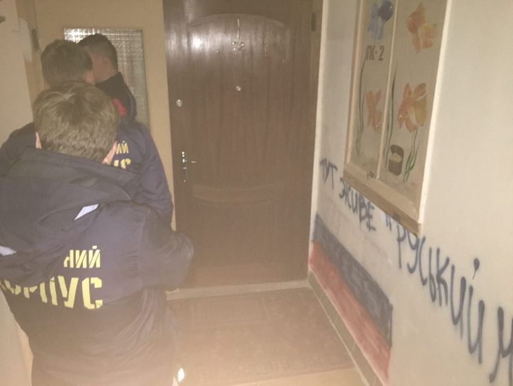 "Русский мир остается дома". "Национальный корпус" заблокировал в квартирах Витренко, ее заместителя и двоих представителей "Украинского выбора"