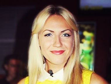 Телеведущая Никитюк продемонстрировала обнаженные ноги 