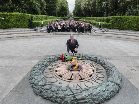 Порошенко принял участие в мероприятиях по случаю Дня Победы над нацистской Германией. Фоторепортаж