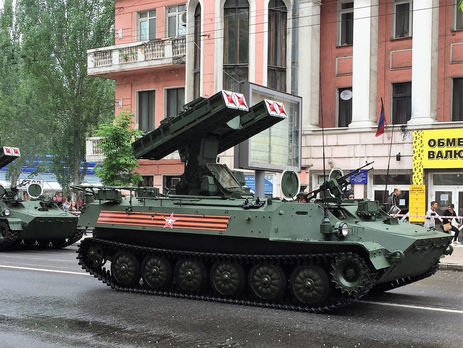 У ОРДЛО провели військові паради і марші 