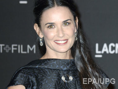 Батьки померлого у 2015 році в будинку Демі Мур хлопця вимагають притягнути її до відповідальності