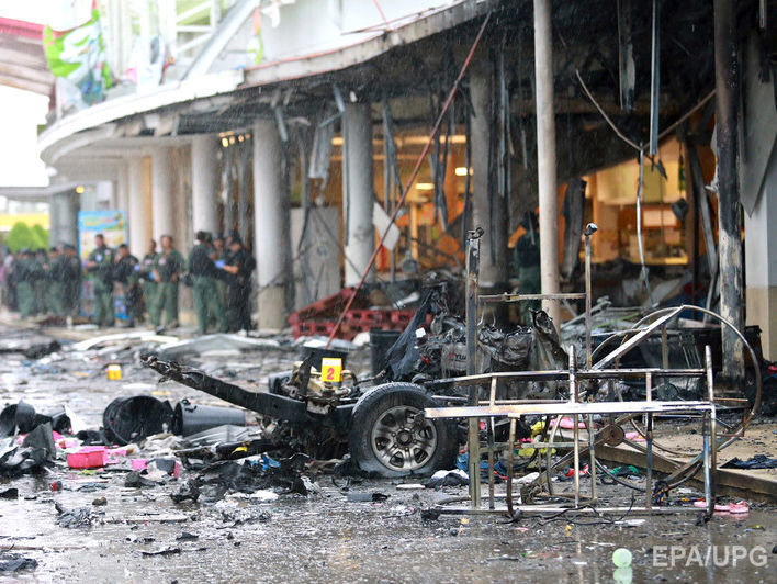В торговом центре Таиланда прозвучали два взрыва, ранены десятки людей