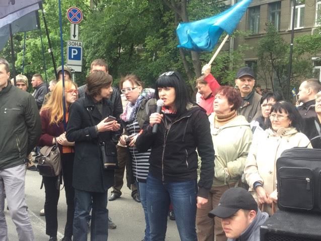 В Киеве активисты ОУН под зданием МВД скандируют лозунги с критикой в адрес Авакова