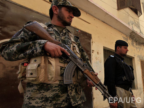 В Пакистане в результате взрыва погибли 17 человек, ранен замглавы верхней палаты парламента страны