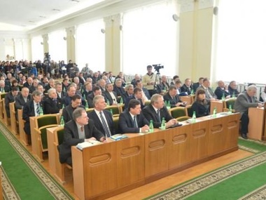 Луганский облсовет потребовал референдум о госустройстве и русском языке
