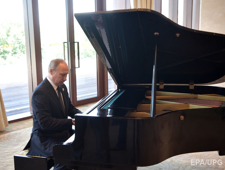 Путин сыграл на "расстроенном" рояле в резиденции председателя КНР. Видео