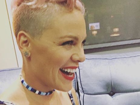 Pink показала подросшего сына