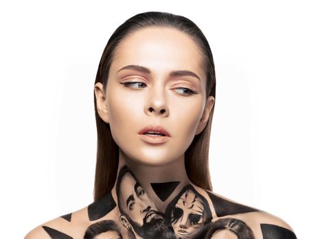 Фронтвумен The Hardkiss Санина поделилась своим детским снимком