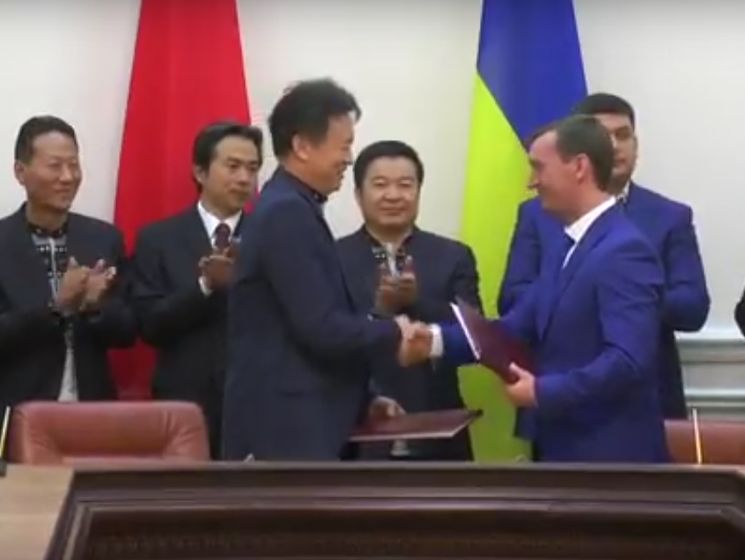 Україна та Китай підписали контракт про проведення робіт із поглиблення дна в морському порту Южний