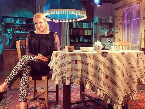 Волочкова показала поперечний шпагат верхи на тренажері