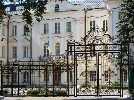 Позашляховик від мами-пенсіонерки, кредит від свекра-підприємця та 33 польоти за кордон. Кандидати до Верховного Суду проходять співбесіду. Відео