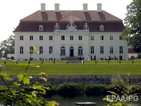 Меркель примет Порошенко 20 мая во дворце Мезеберг