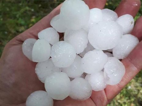 На Одессу обрушился аномально крупный град. Видео