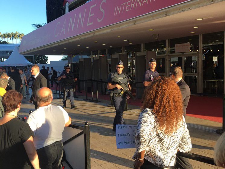 В Каннах эвакуировали место проведения кинофестиваля из-за подозрительного пакета