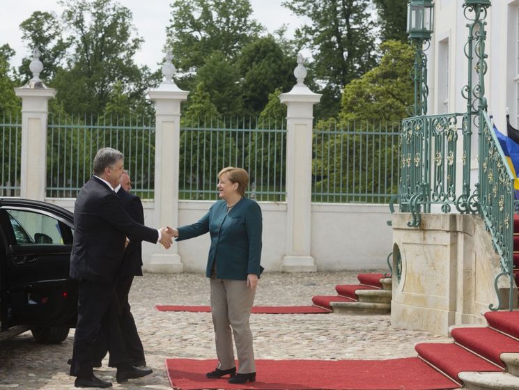 Порошенко назвав розмову з Меркель дружньою, відвертою та змістовною