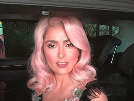 Хайек появилась на Каннском фестивале с розовыми волосами