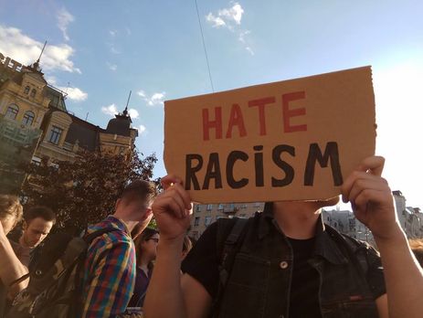 В центре Киева прошел митинг-концерт возле ливанского кафе, которому националисты угрожали погромами. Фоторепортаж