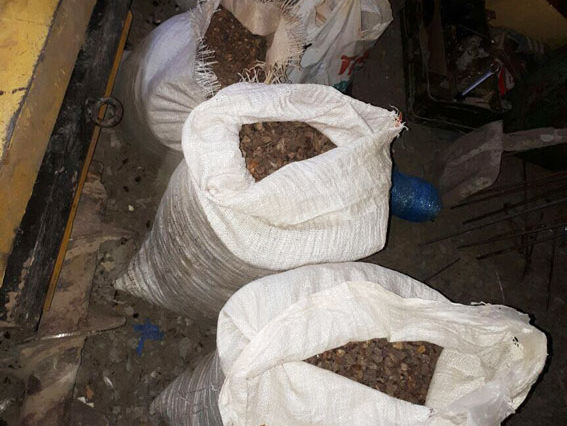 На Волыни в подпольном цеху по обработке янтаря обнаружено свыше 300 кг камня – полиция