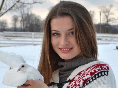"Мисс Украина" призвала земляков из Ивано-Франковска ехать на протесты в Киев