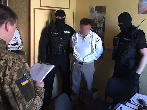 Депутата Полтавської облради затримали за спробу дати хабар поліцейському